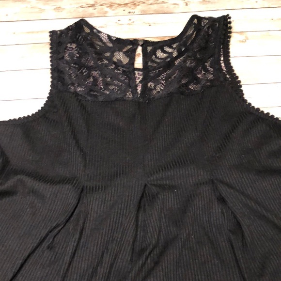 Knox Rose embroidered sleeveless swing top w/lace & keyhole back -size M - Picture 9 of 15